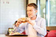 В завтраках от Mak.by — теперь белорусские свиные котлеты из Молодечно