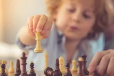 Как развивать ребёнка с помощью игры в шахматы