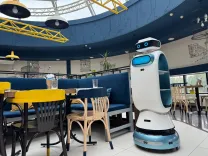 Робот-официант Олли в Минске: где найти кафе с кибер-сотрудником и нужны ли ему чаевые?