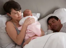 «Ты в декрете, значит это твоя обязанность»: психолог о том, как перестать делить родительство на «материнство» и «отцовство»