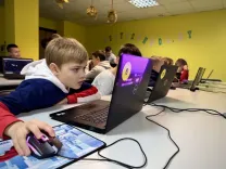 «Если бы кто-то сказал мне раньше…» Почему технологическая грамотность нужна не только айтишникам — и как дети могут освоить её с детства