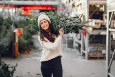 Операция «Новый год»: где в Минске купить идеальную елку, самые стильные игрушки и праздничную посуду