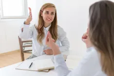 Когда взрослому действительно нужен логопед (и почему это точка роста). Разбираемся вместе с экспертом по голосу