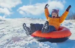 Почти 500 детей травмировались на тюбингах с начала зимы: статистика Минздрава