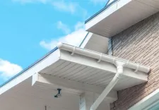 Выбор и установка водосточного желоба для частного дома