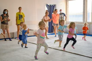 Баннер компании Клуб детской гимнастики "Golden kids"