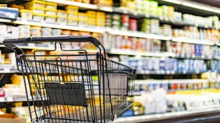 В Беларуси запретили продавать российские вафли, овощную смесь и фольгу