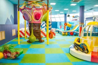 Баннер компании Йети и дети