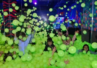 Социальная скидка 40% для многодетных семей и инвалидов в "Неон Парке"