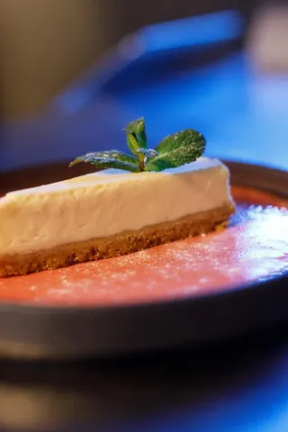 Кафе "Гагарин" дарит 10% скидку и Чизкейк для именинника!