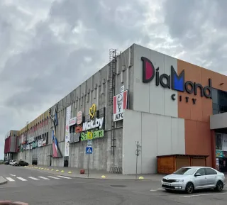 Обзор актуальных скидок октября в ТРЦ DiaMond City, Минск: магазины, развлечения и семейный отдых